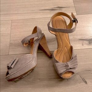 Born Crown Gray Suede Leather Bow High Heels